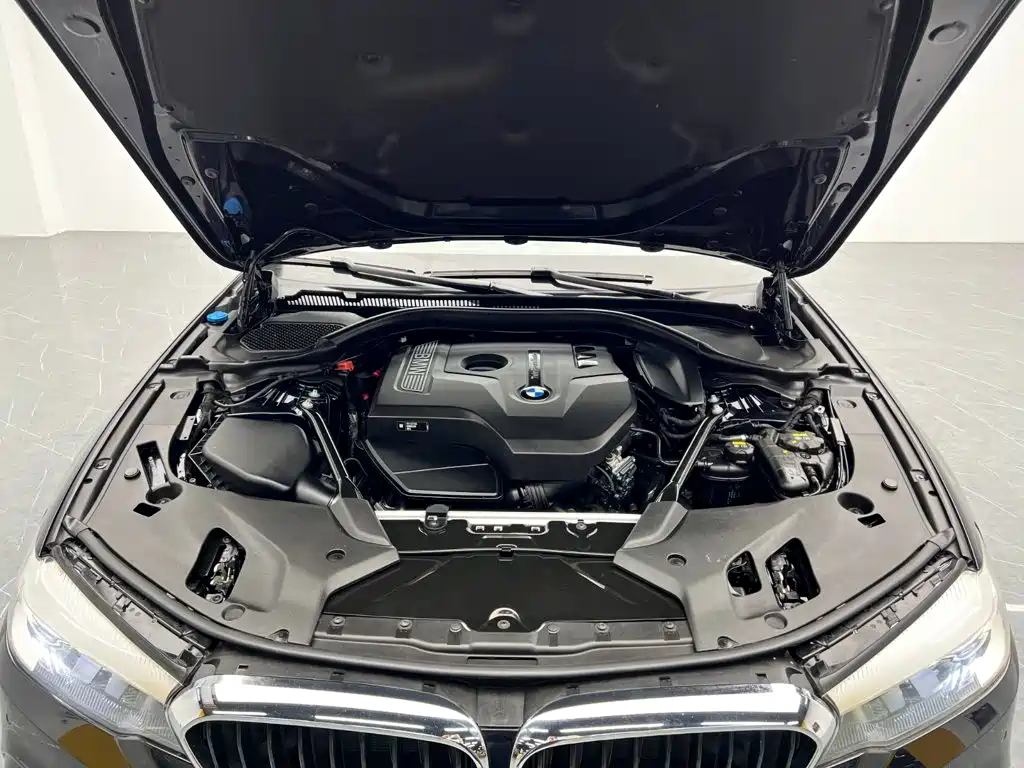BMW 5 Series 2017 — фото 25