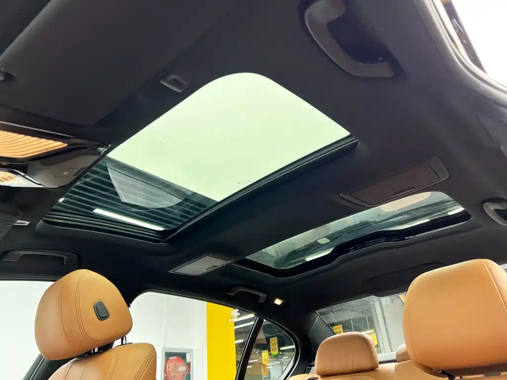 BMW 5 Series 2017 — фото 16