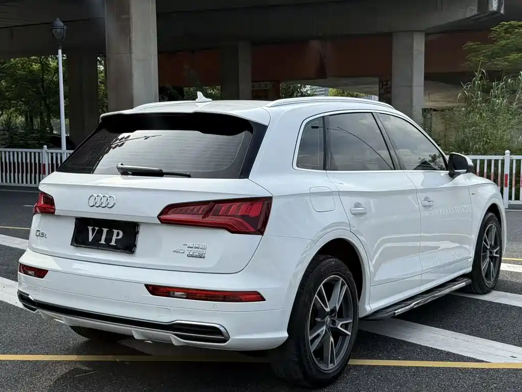 Audi Q5L 2020 — фото 13