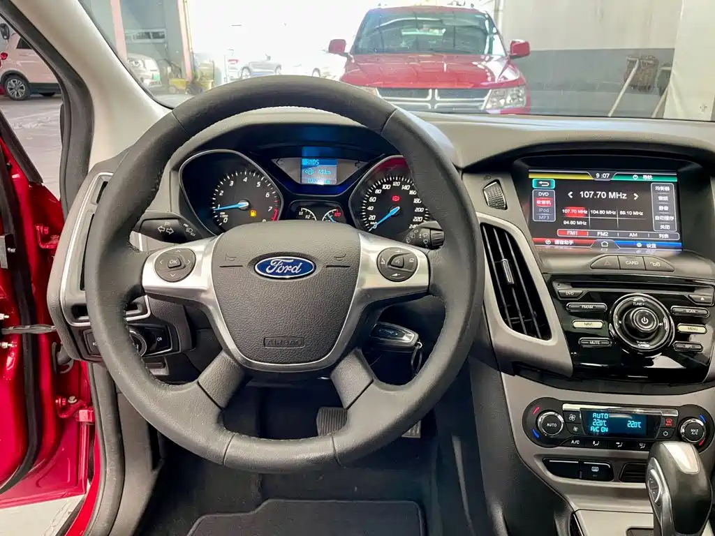 Ford Focus 2015 — фото 13