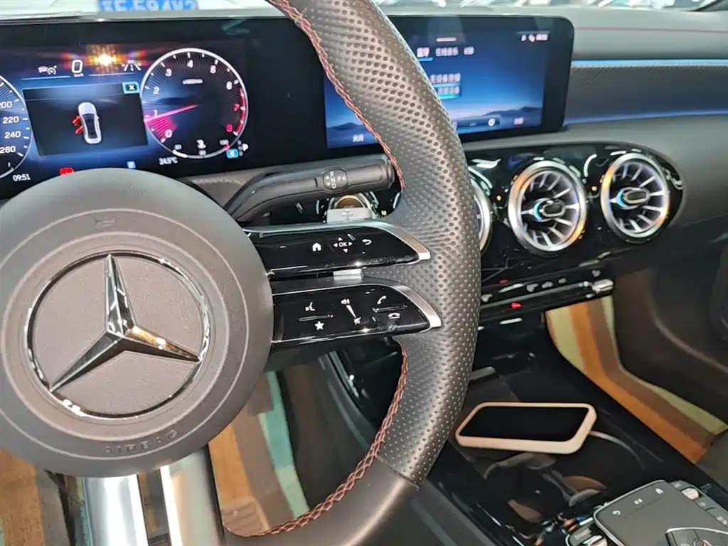 Mercedes-Benz A-Class 2024 — фото 14