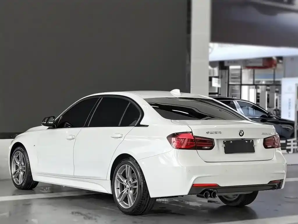 BMW 3 Series 2018 — фото 9
