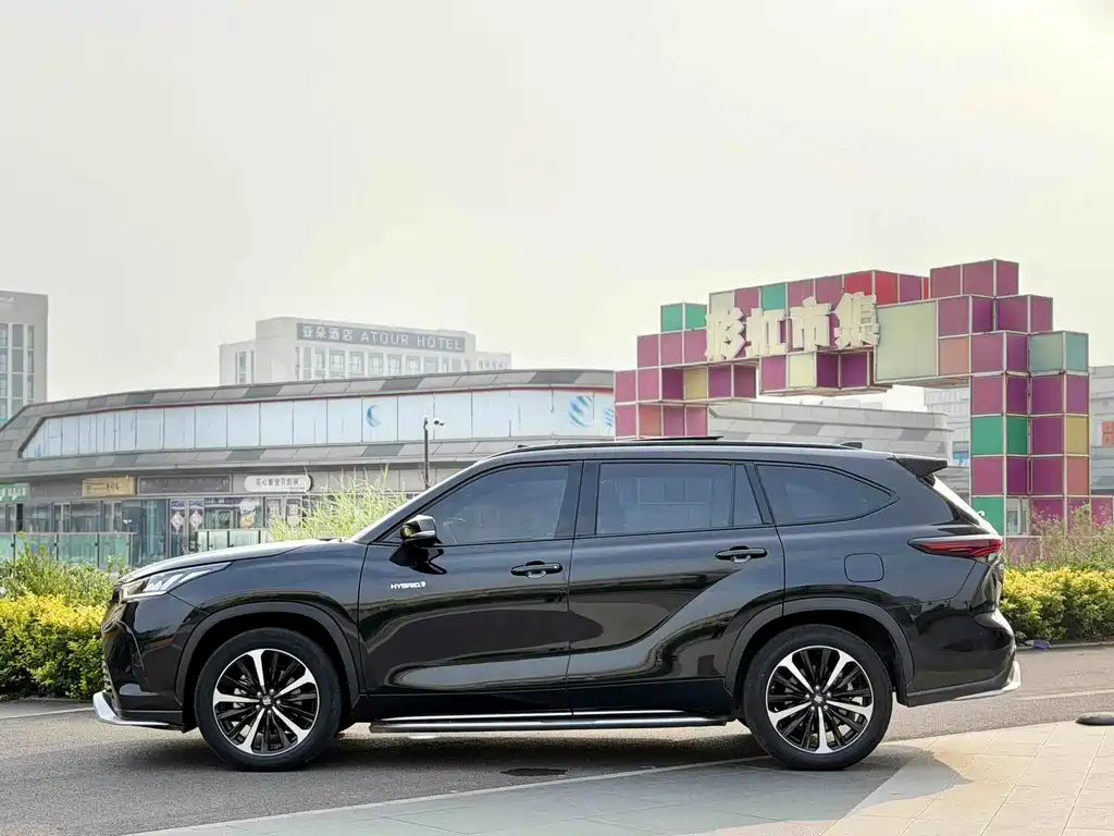 Toyota Crown Kluger 2023