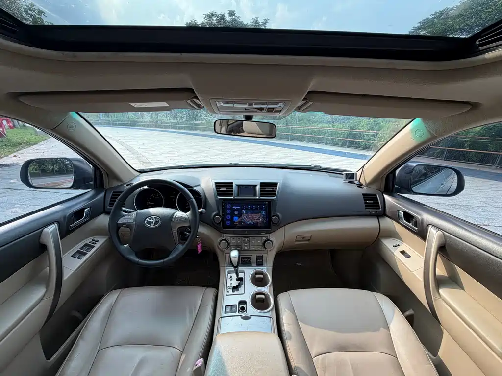 Toyota Highlander 2010 — фото 6