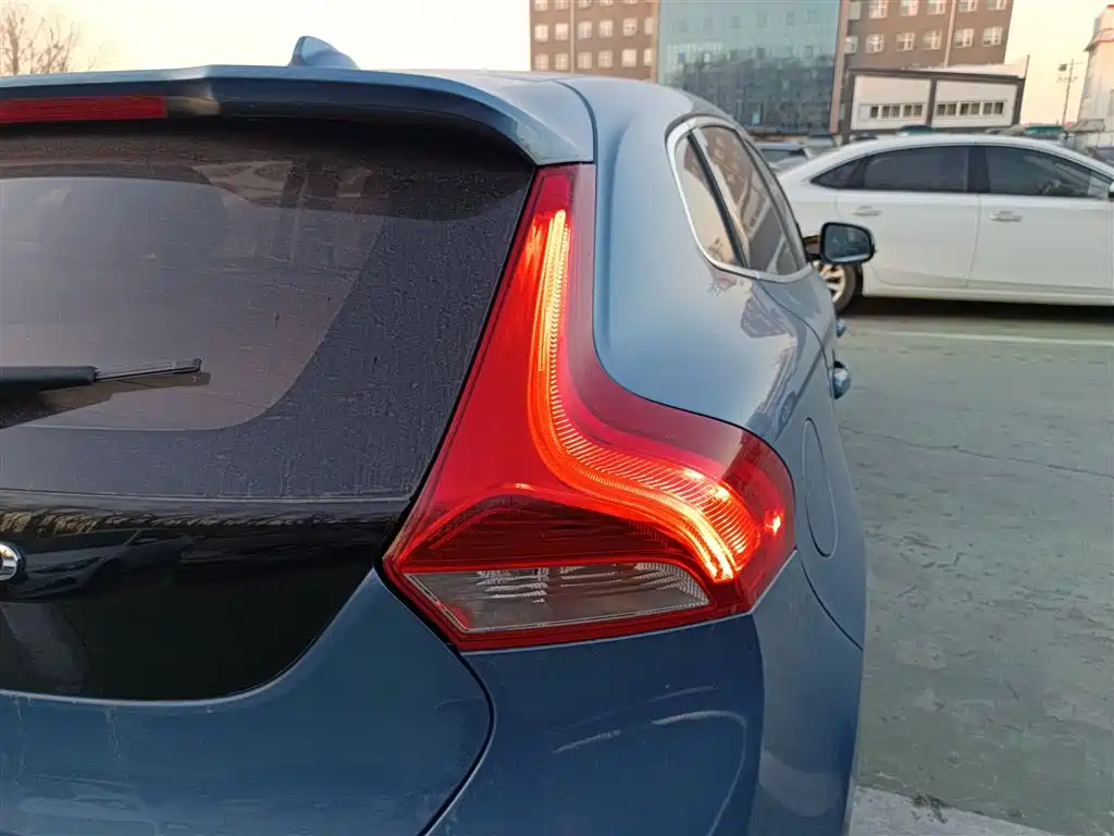 Volvo V40 2014 — фото 24