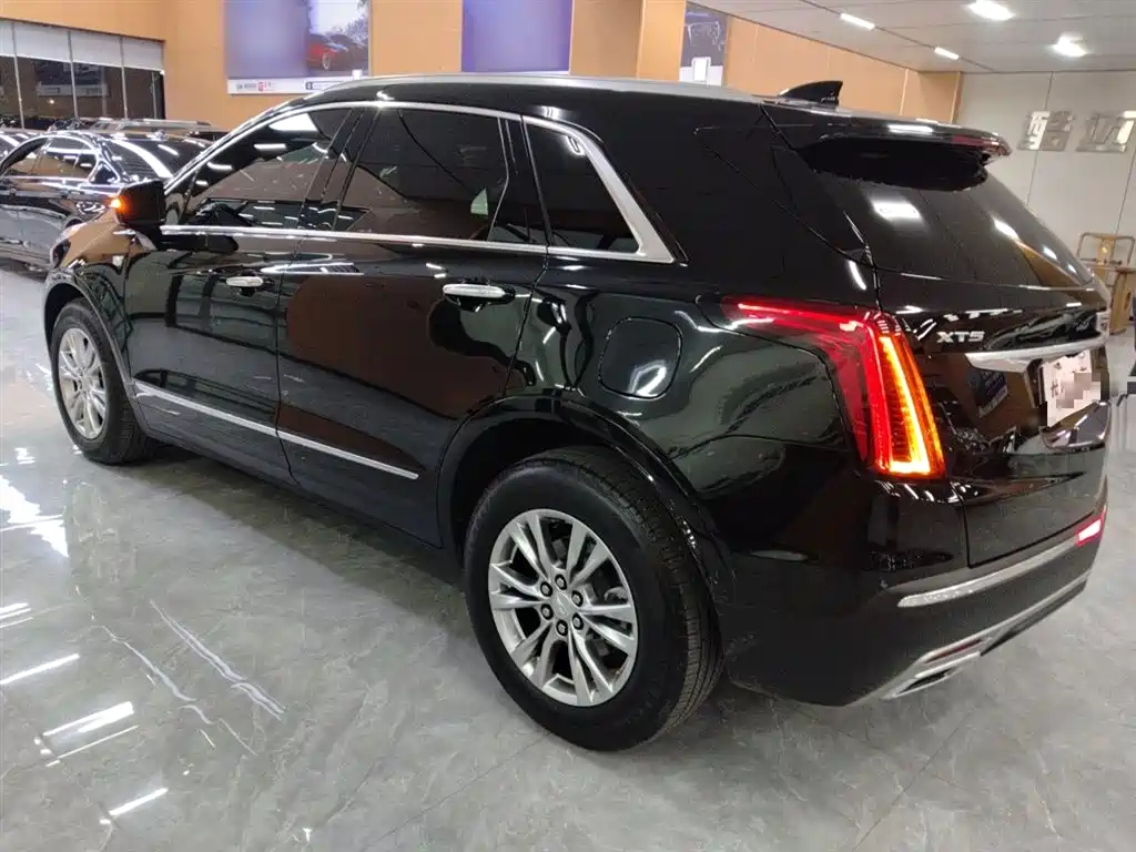 Cadillac XT5 2023 — фото 4