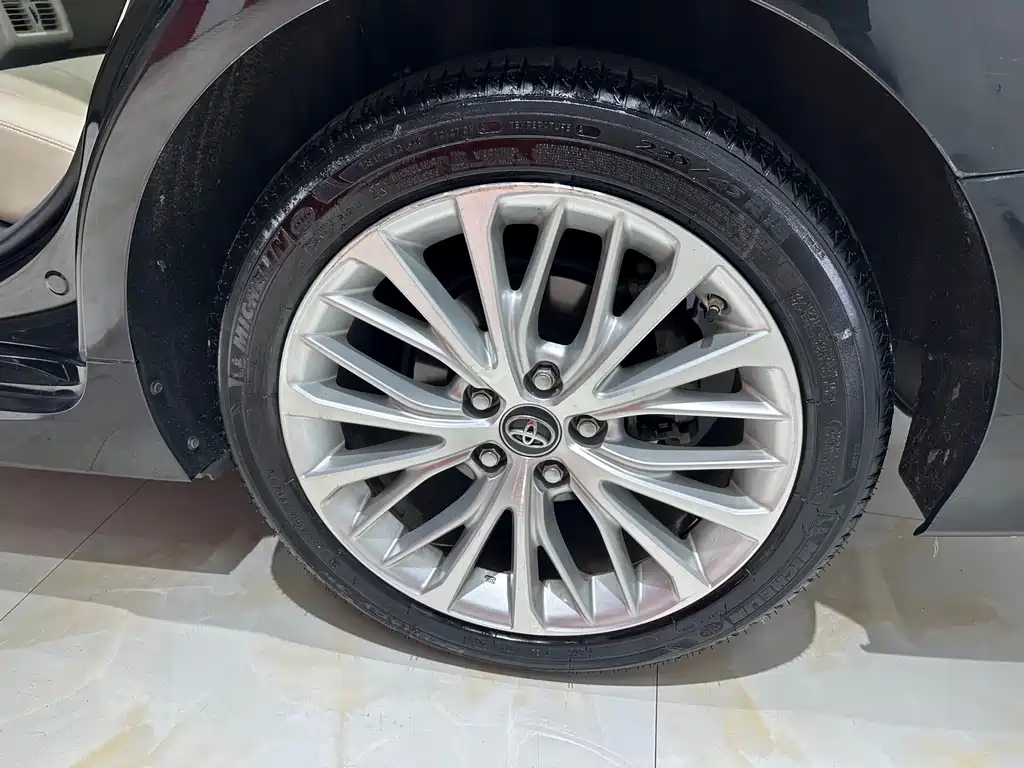 Toyota Camry 2019 — фото 20