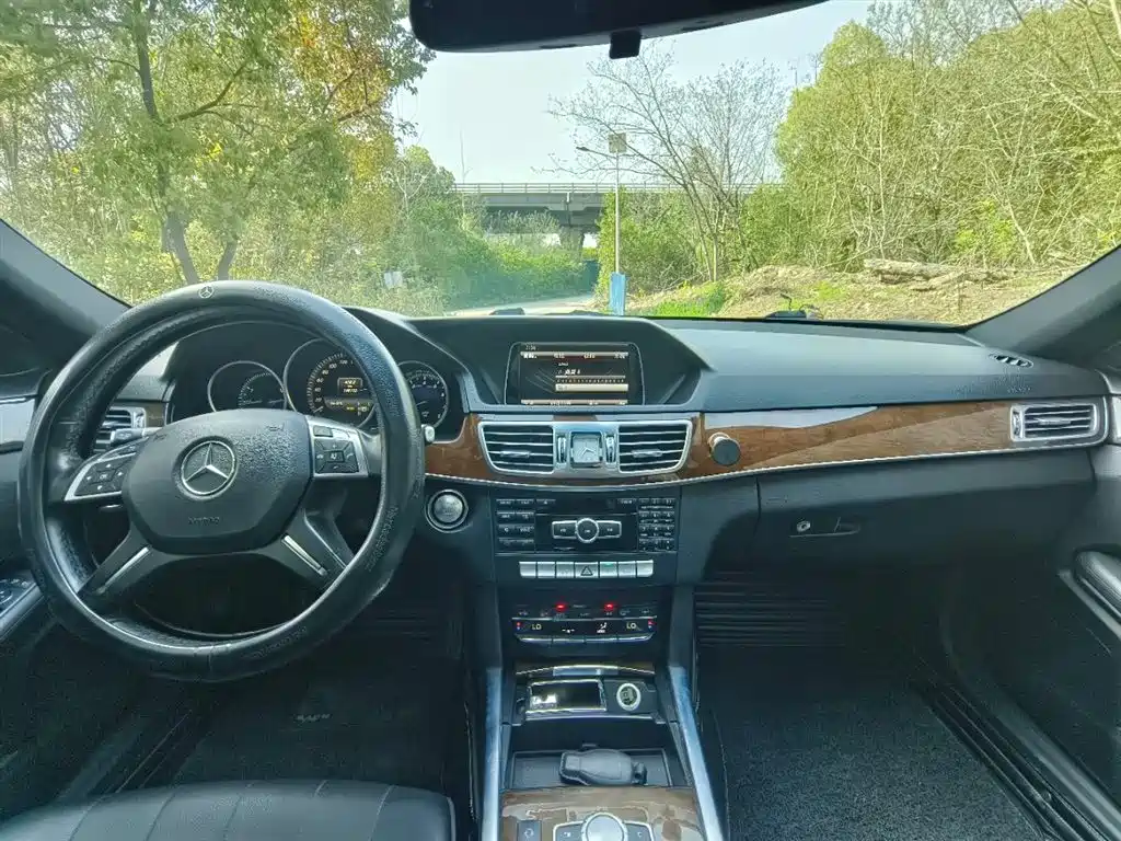 Mercedes-Benz E-Class 2015 — фото 9