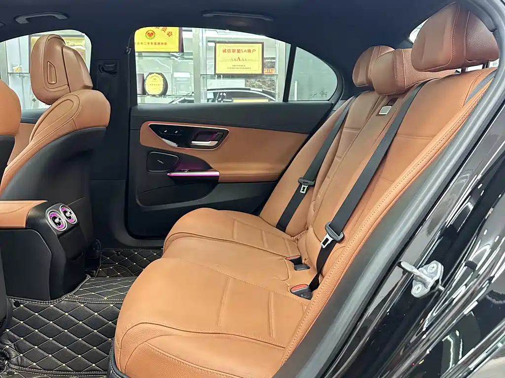 Mercedes-Benz C-Class 2023 — фото 9
