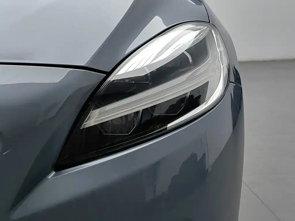 Volvo V40 2019 — фото 7