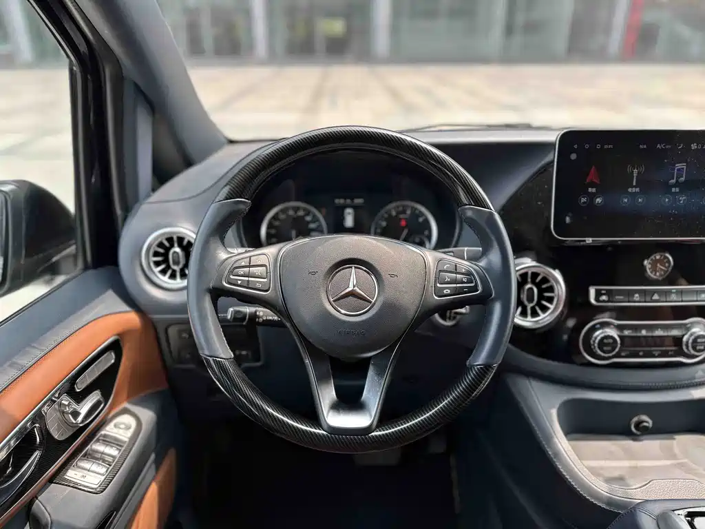 Mercedes-Benz Vito 2023 — фото 16