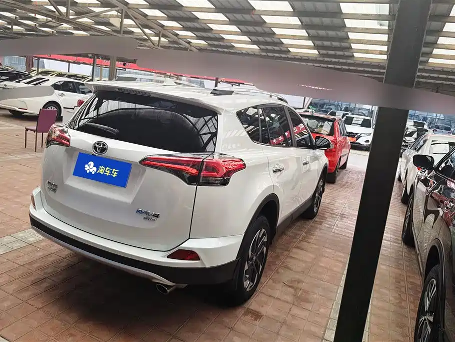 Toyota RAV4 2017 — фото 3