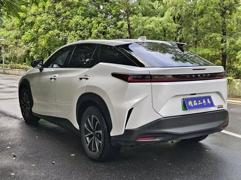 Lexus RZ 2023