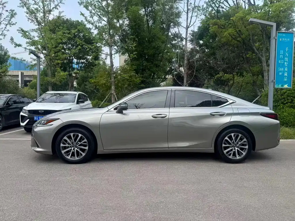 Lexus ES 2023 — фото 19