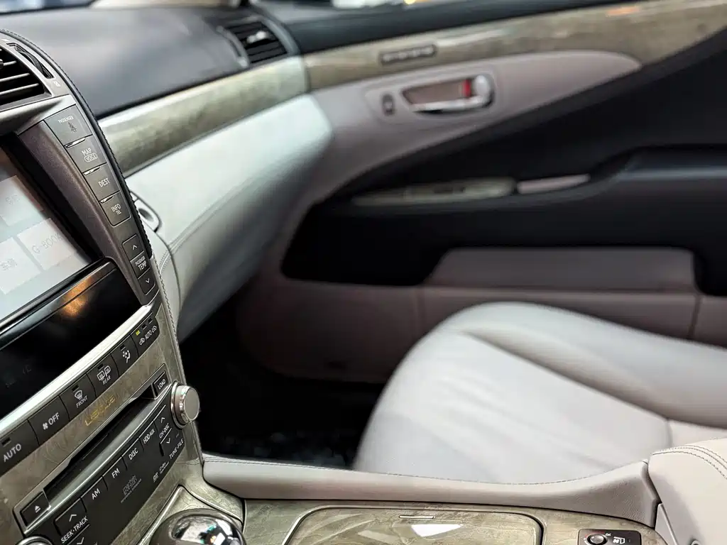 Lexus LS 2014 — фото 18
