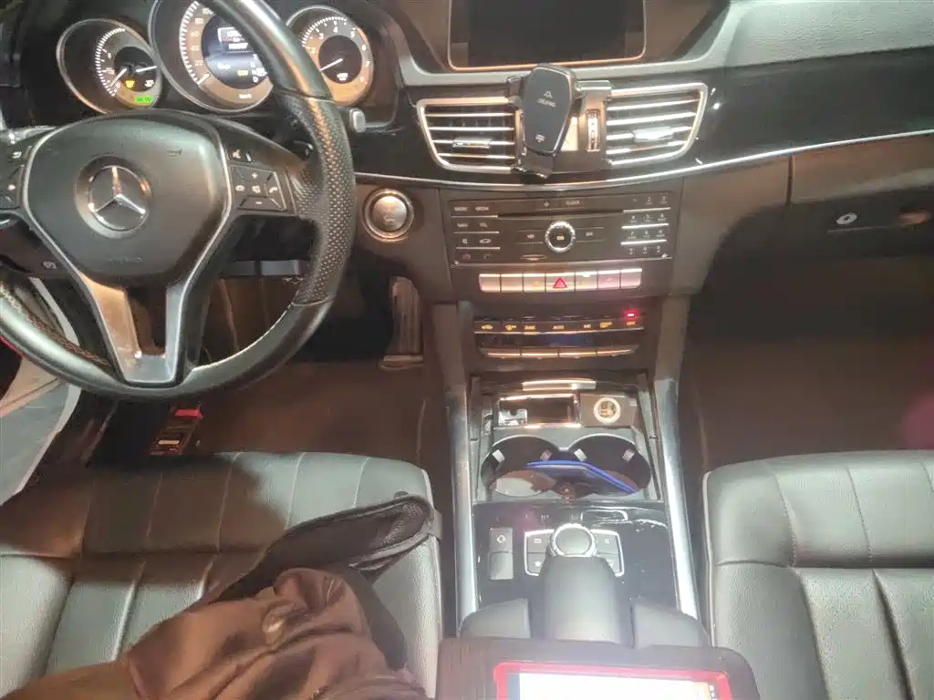 Mercedes-Benz E-Class 2015 — фото 14