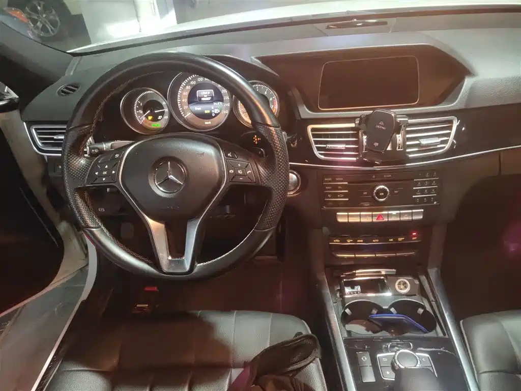 Mercedes-Benz E-Class 2015 — фото 13