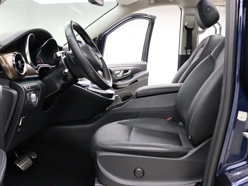 Mercedes-Benz V-Class 2022 — фото 2
