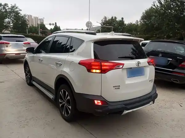 Toyota RAV4 2015