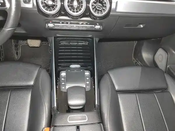 Mercedes-Benz GLB 2021