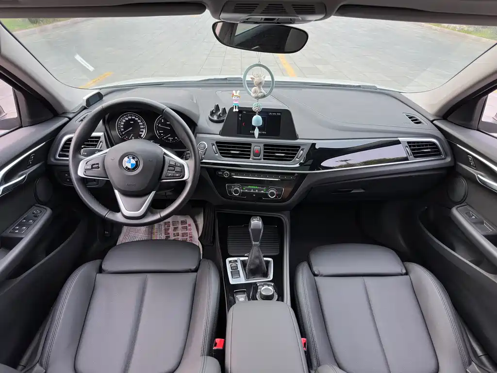 BMW 1 Series 2018 — фото 19