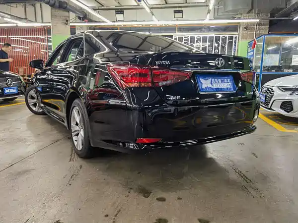 Toyota Crown 2016