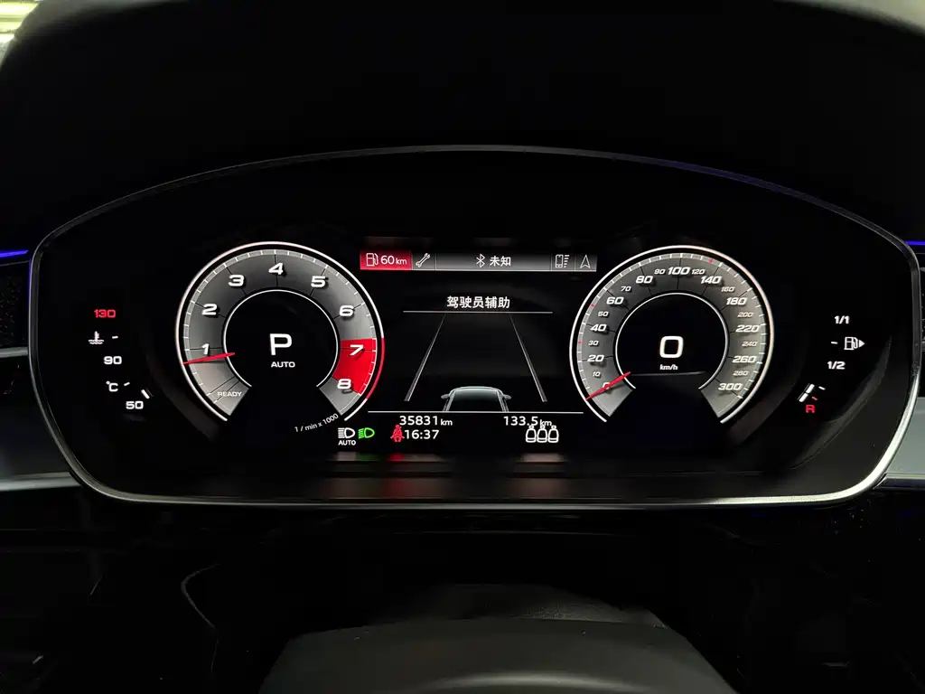 Audi S8 2021 — фото 23
