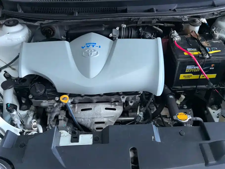 Toyota Yaris L 2015 — фото 10
