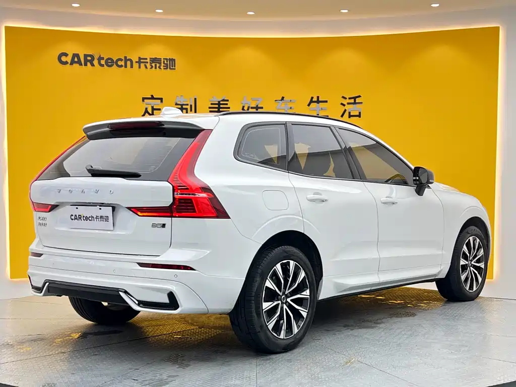 Volvo XC60 2023 — фото 31