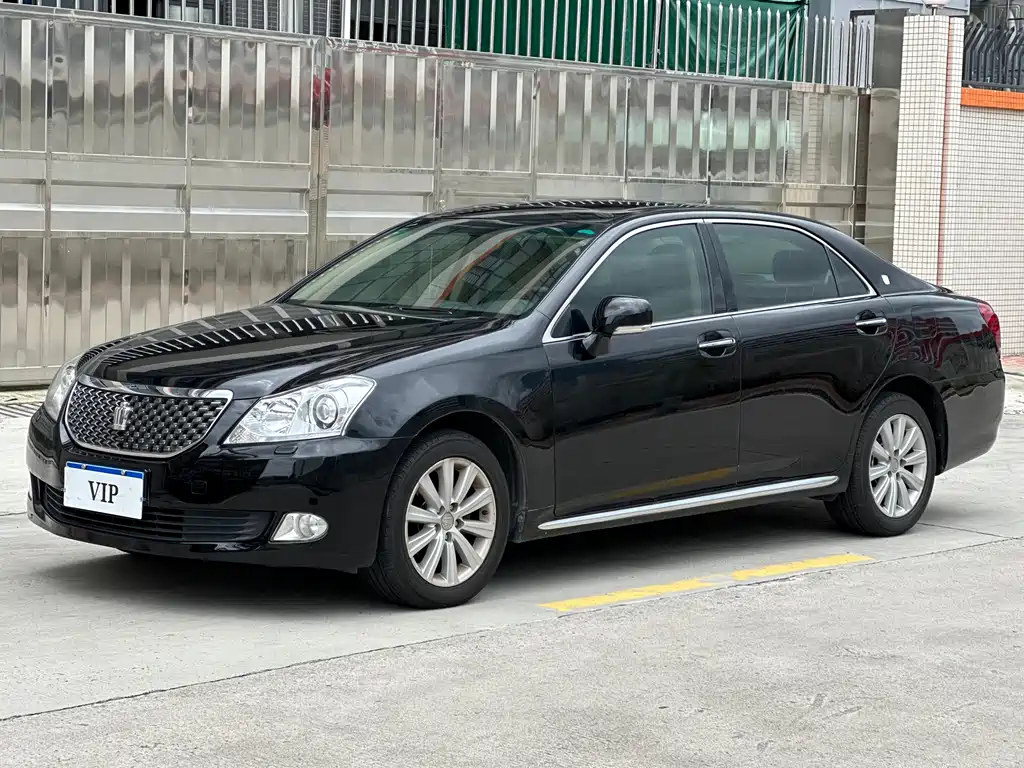 Toyota Crown 2012 — фото 1