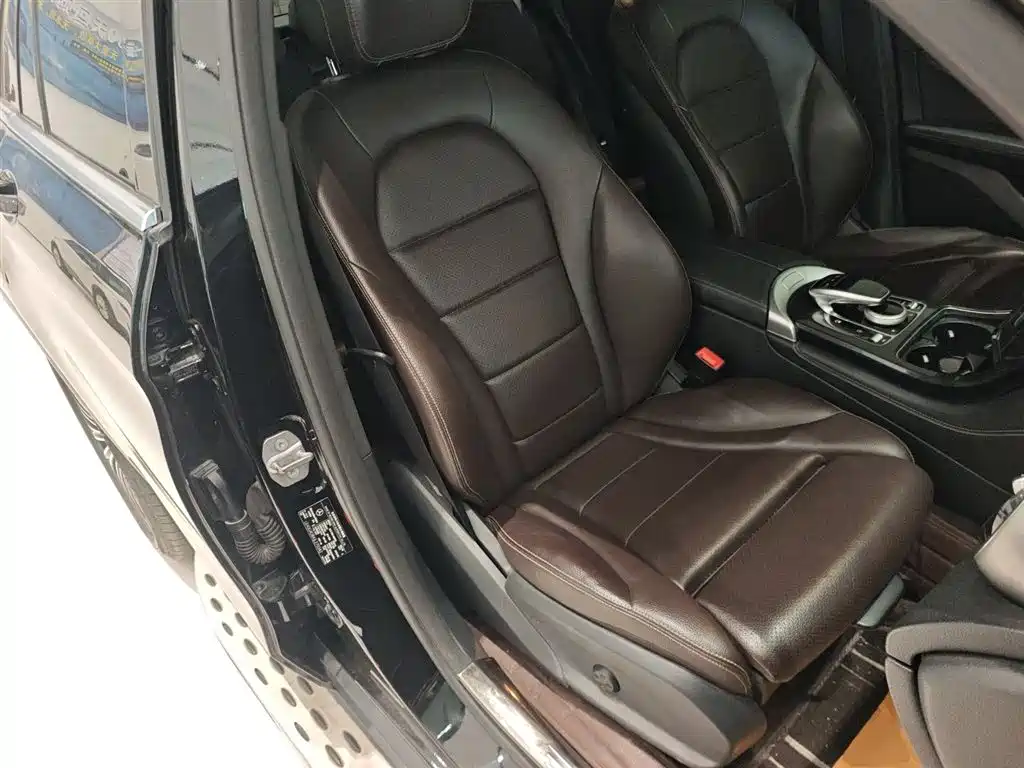 Mercedes-Benz GLC 2018 — фото 17