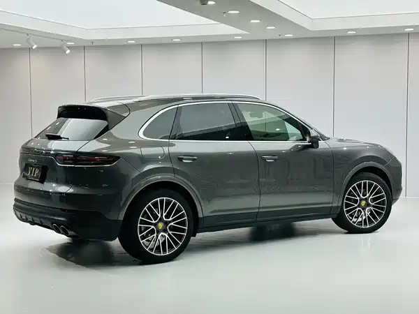 Porsche Cayenne 2021
