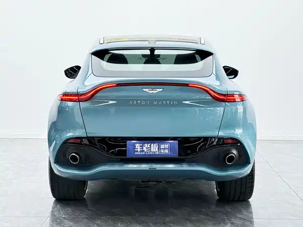 Aston Martin DBX 2022