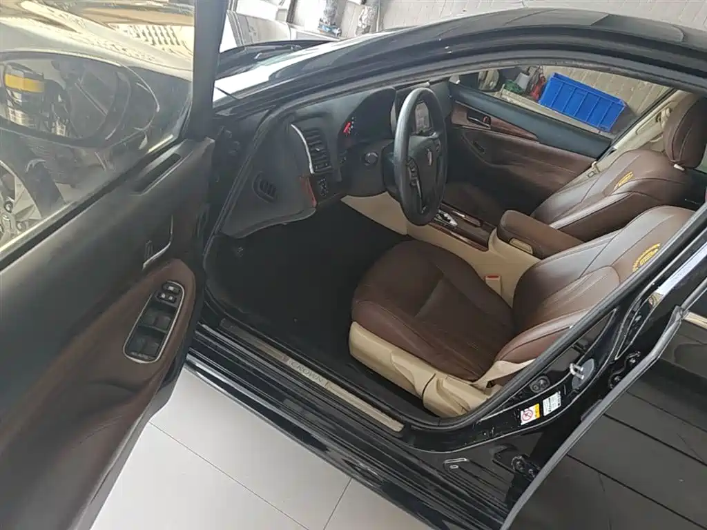 Toyota Crown 2016 — фото 15