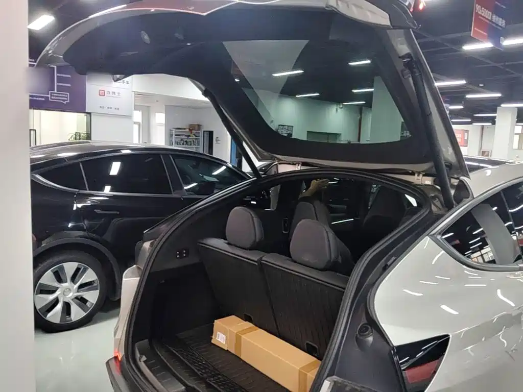 Tesla Model Y L 2025 — фото 15