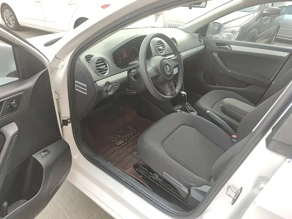 Volkswagen Jetta 2015 — фото 12