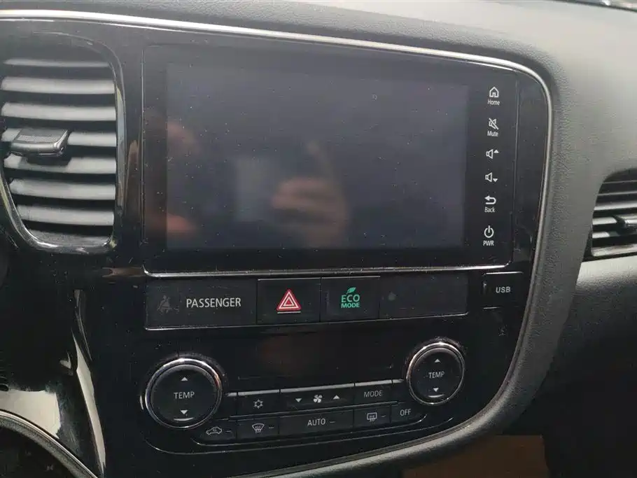 Mitsubishi Outlander 2020 — фото 13