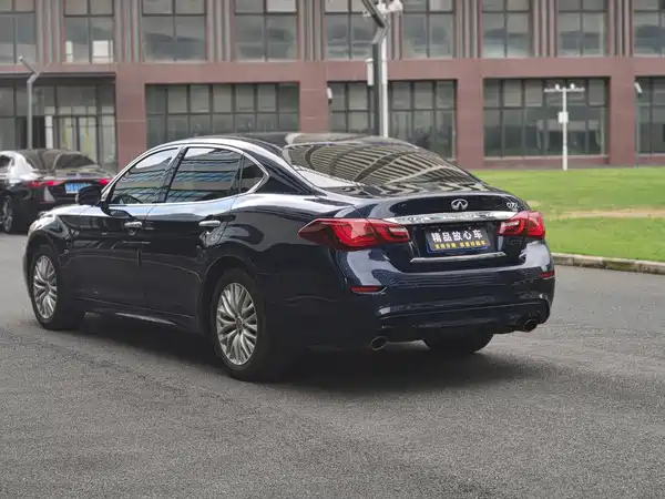 Infiniti Q70 2018