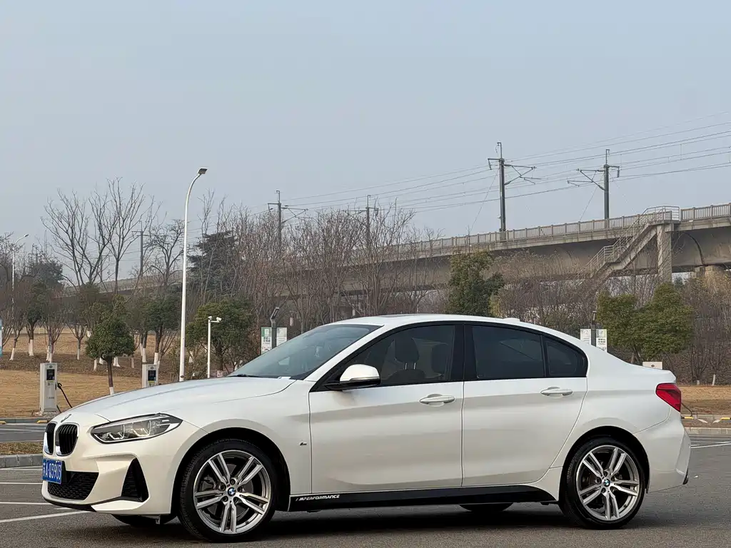 BMW 1 Series 2020 — фото 1