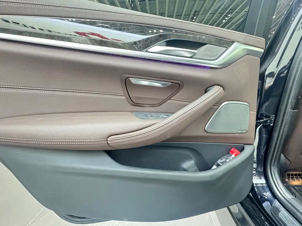 BMW 5 Series 2021 — фото 11