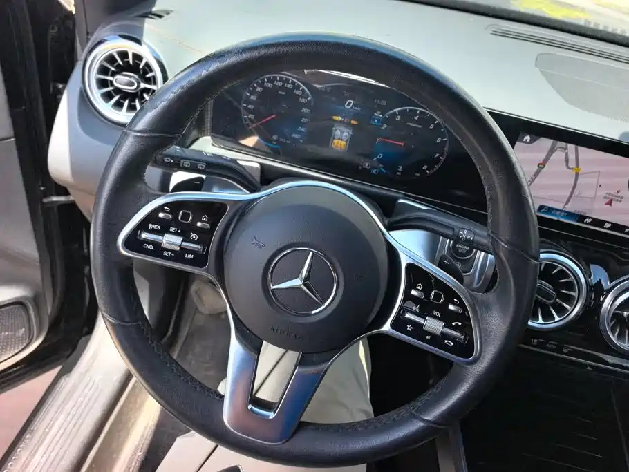 Mercedes-Benz GLB 2023 — фото 15