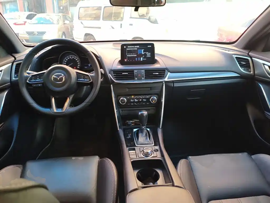 Mazda CX-4 2019 — фото 10