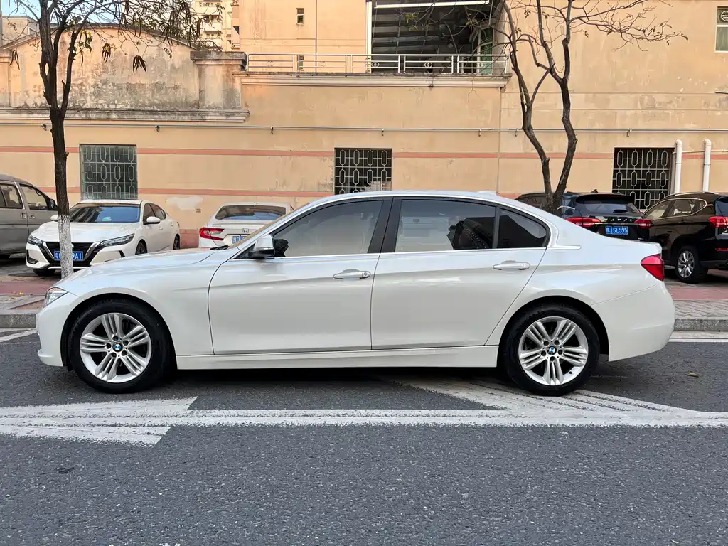 BMW 3 Series 2017 — фото 8