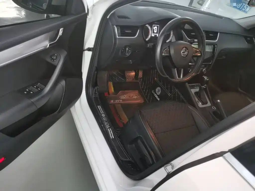 Skoda Octavia 2020 — фото 16