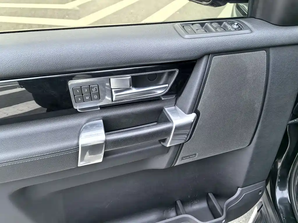 Land Rover Discovery 2011 — фото 10