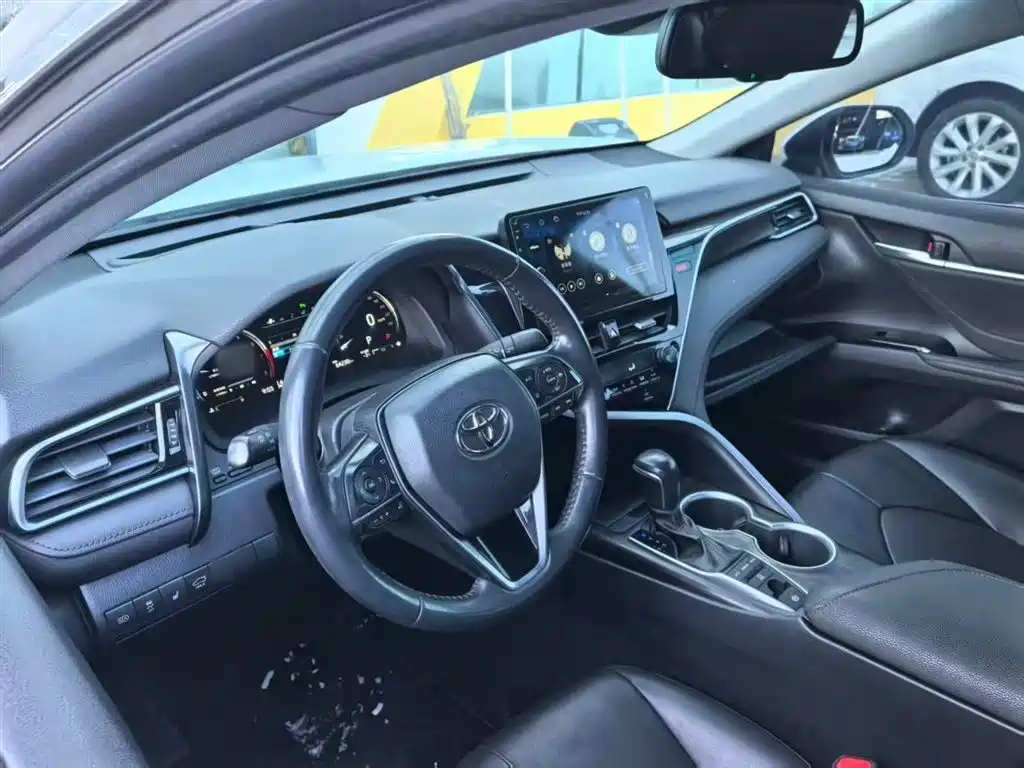 Toyota Camry 2023 — фото 13