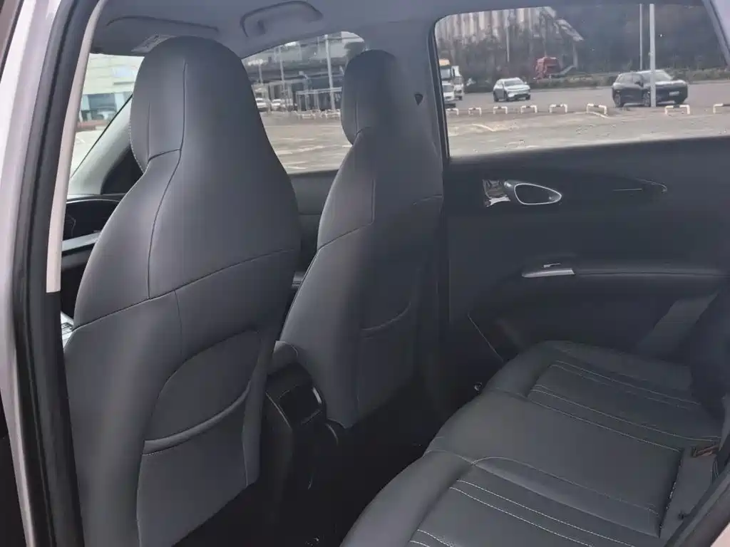 Geely Galaxy Starwish 2025 — фото 11