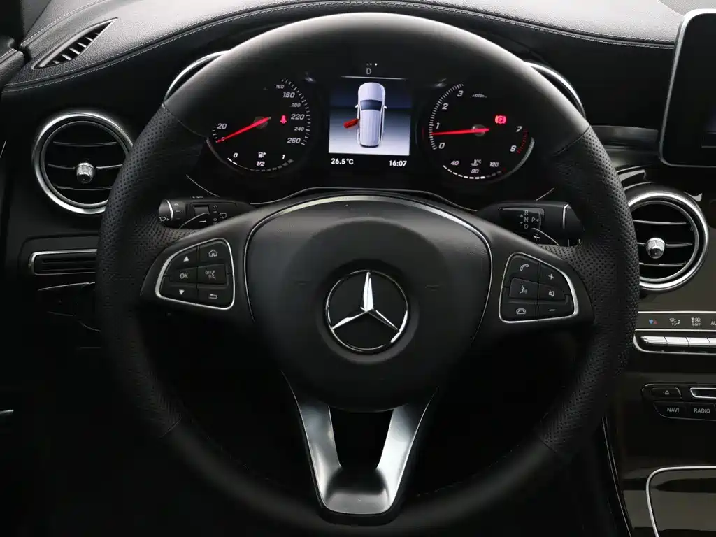 Mercedes-Benz GLC 2017 — фото 13