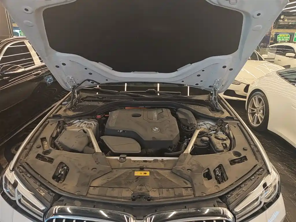 BMW 5 Series New Energy 2023 — фото 20