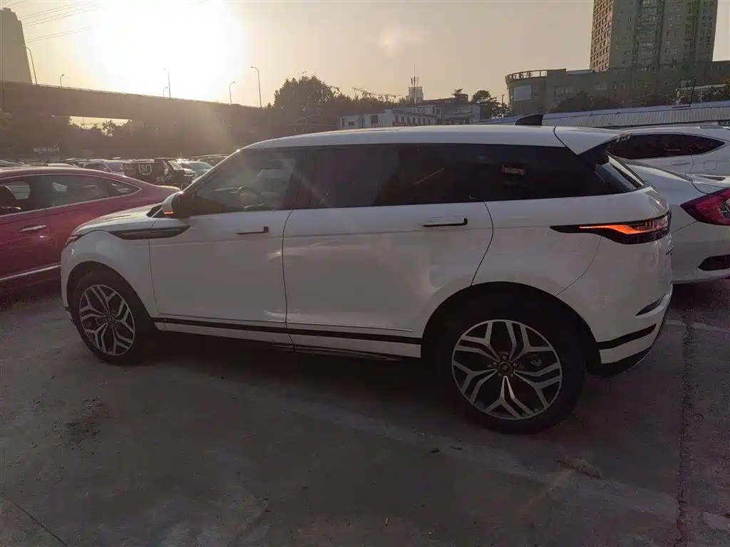 Land Rover Evoque 2022 — фото 4